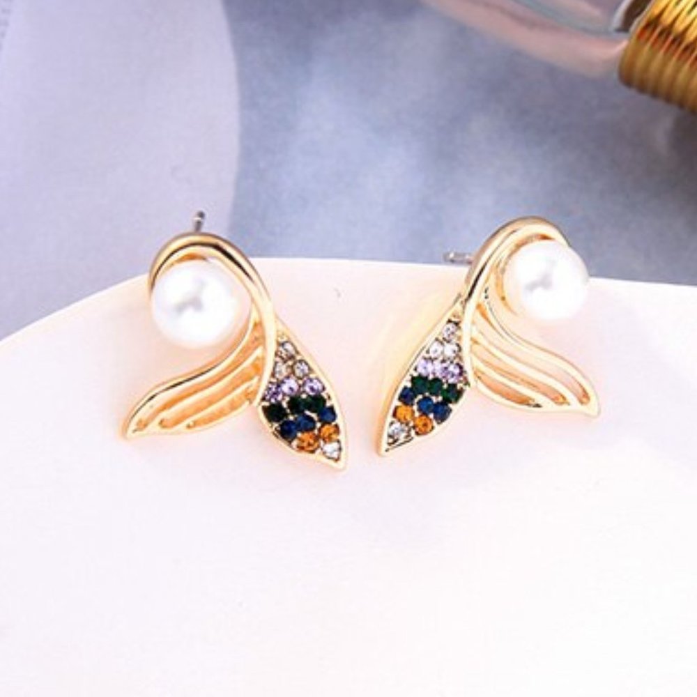 Colorful Whales Tail Pearl Stud Earrings - Picture 2 of 3